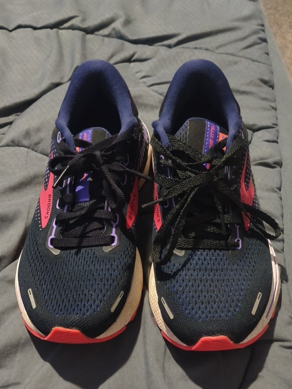Brooks Women's Navy Running Sneakers with Pink Highlights
